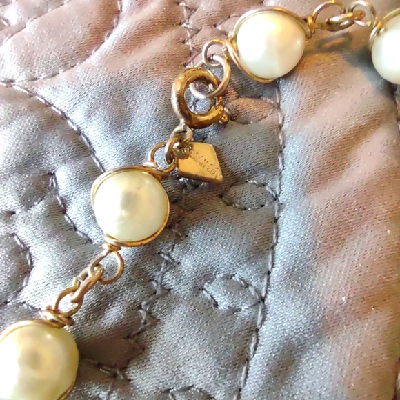 Vintage Sarah Coventry Gold Tone and Faux Pearl 16 in. Necklace - Picture 3 of 3